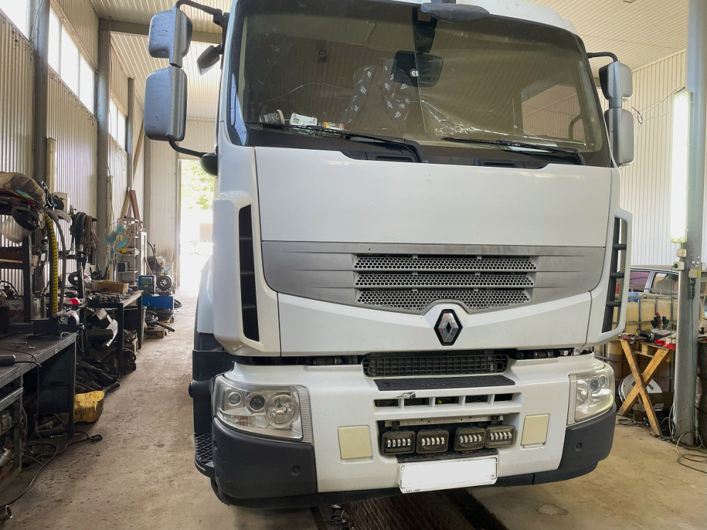 Установка гидравлики на седельный тягач Renault