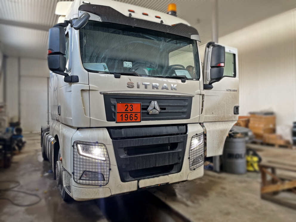 Гидрофикация тягача SITRAK C7H ZZ4186V391HE 4x2 под полуприцеп бензовоз