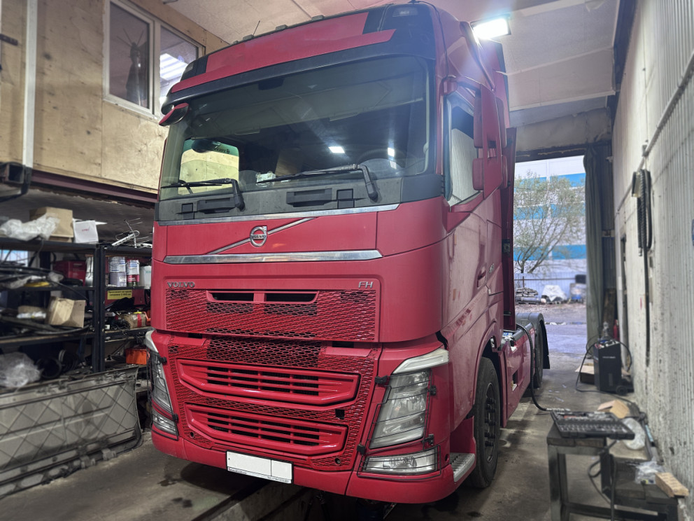 Установка гидравлики на тягач VOLVO FH-TRUCK в г. Бронницы