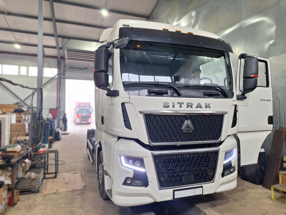Установка гидравлики на тягач Sitrak C7H в СПБ - безупречное качество!