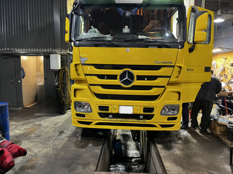 Установка гидравлики на MERCEDES-BENZ 1844 ACTROS