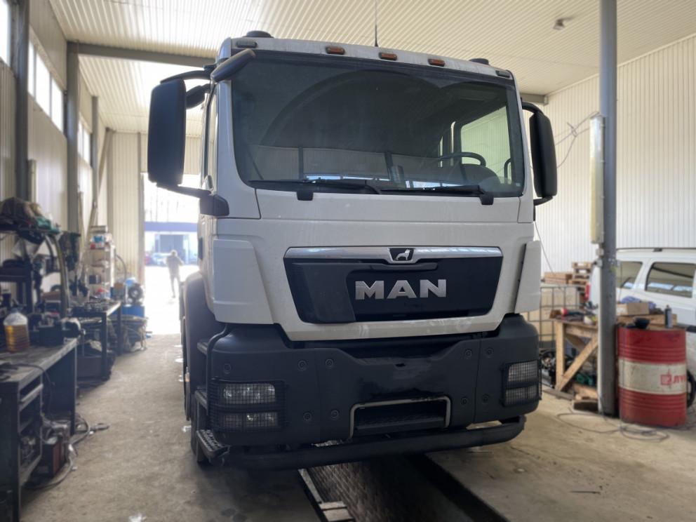 Установка гидравлики на тягач MAN TGS от A.M.P Hydraulic с гарантией Установка гидравлики на тягач MAN TGS от A.M.P Hydraulic с гарантией