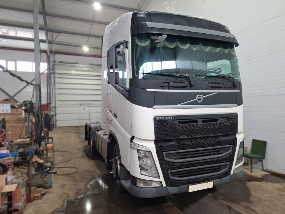 Установка гидравлики Volvo FH в Санкт-Петербурге - установка под ключ