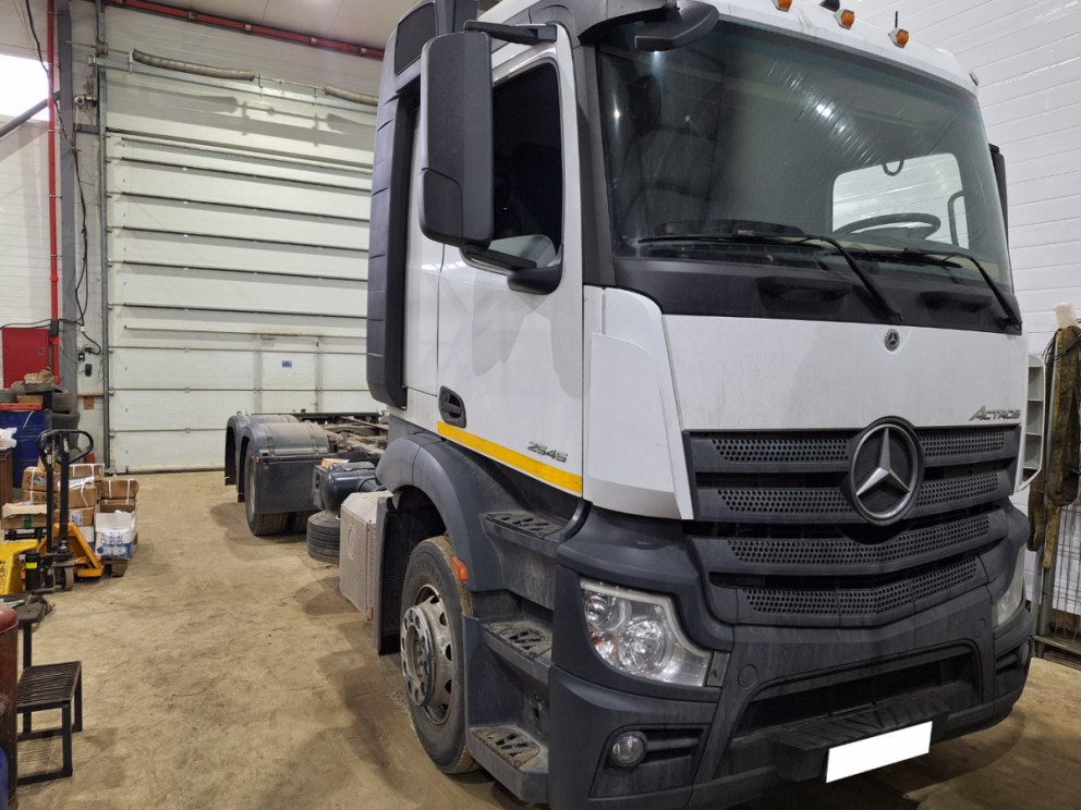 Установка гидравлического оборудования на Mercedes-Benz